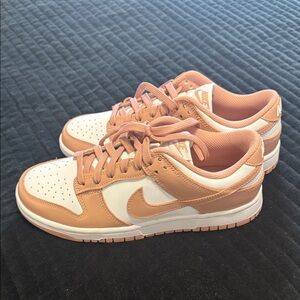 Nike Women’s Low-Top Sneakers - white & Pink